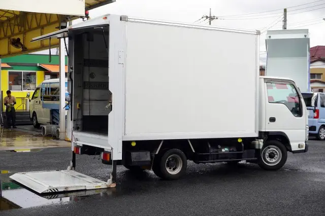 いすゞ エルフ TRG-NHR85AN(2WD)の写真9