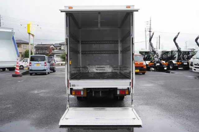 いすゞ エルフ TRG-NHR85AN(2WD)の写真19