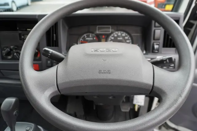 いすゞ エルフ TRG-NHR85AN(2WD)の写真32