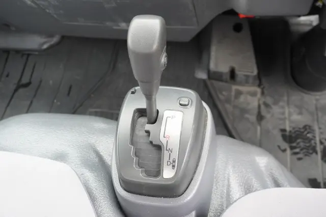 いすゞ エルフ TRG-NHR85AN(2WD)の写真33