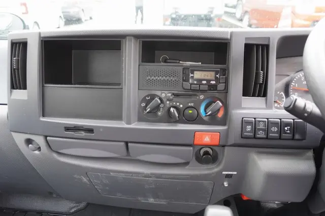 いすゞ エルフ TRG-NHR85AN(2WD)の写真34