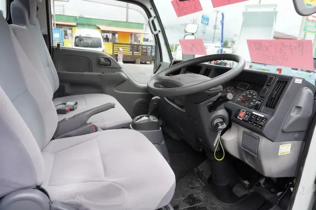 いすゞ エルフ TRG-NHR85AN(2WD)の写真38