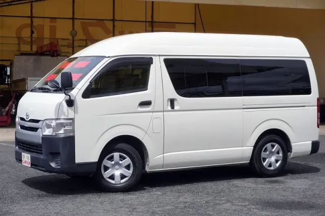 トヨタ ハイエースバン CBF-TRH200K(2WD)の写真1
