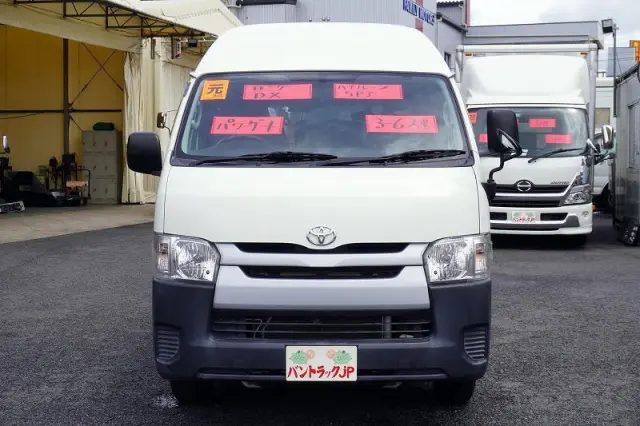トヨタ ハイエースバン CBF-TRH200K(2WD)の写真2