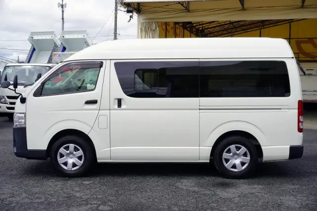 トヨタ ハイエースバン CBF-TRH200K(2WD)の写真3