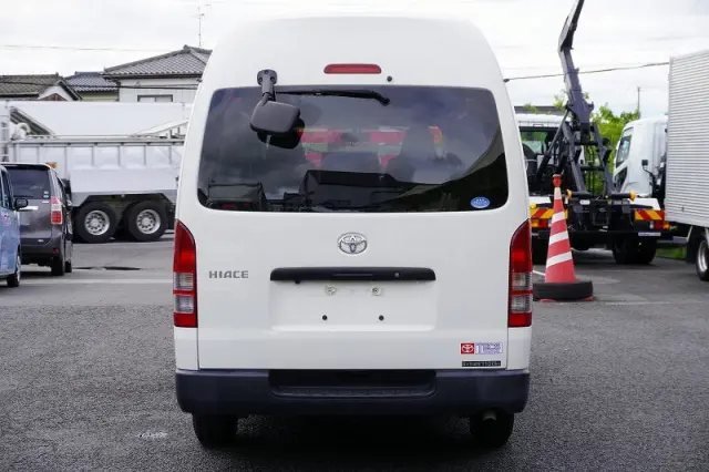 トヨタ ハイエースバン CBF-TRH200K(2WD)の写真4