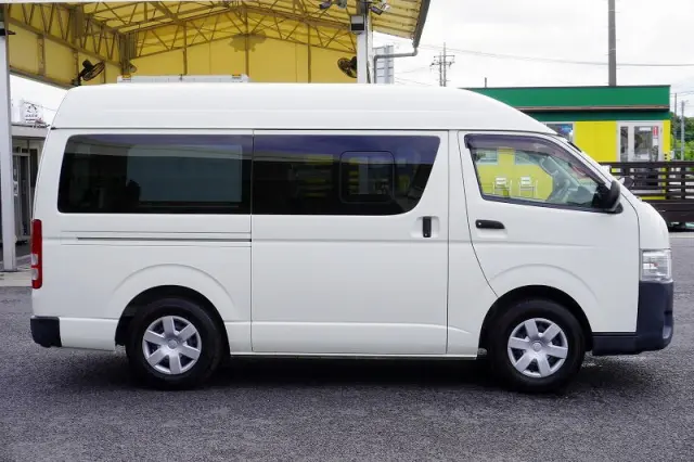 トヨタ ハイエースバン CBF-TRH200K(2WD)の写真5