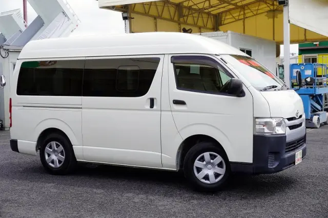 トヨタ ハイエースバン CBF-TRH200K(2WD)の写真6