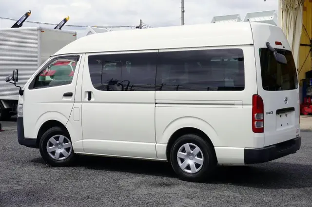 トヨタ ハイエースバン CBF-TRH200K(2WD)の写真7