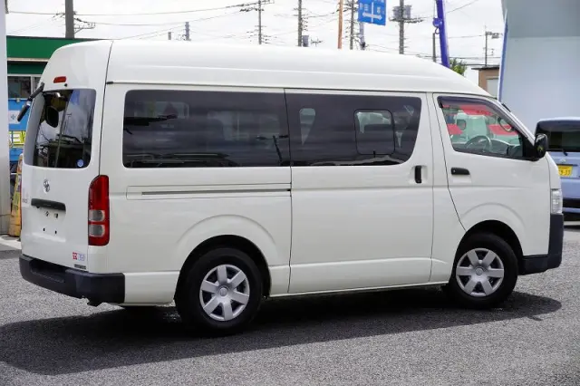 トヨタ ハイエースバン CBF-TRH200K(2WD)の写真8