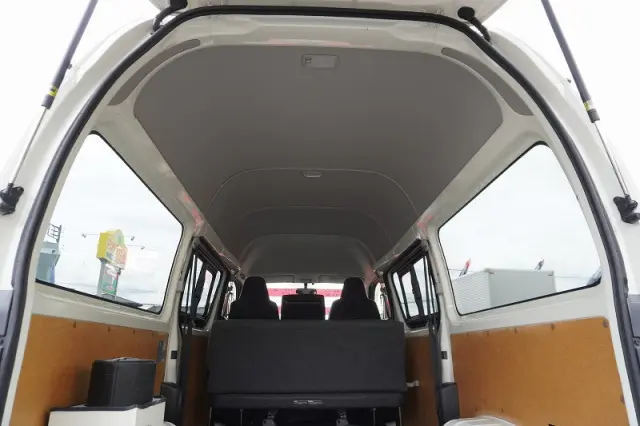 トヨタ ハイエースバン CBF-TRH200K(2WD)の写真17