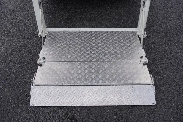 トヨタ ハイエースバン CBF-TRH200K(2WD)の写真19