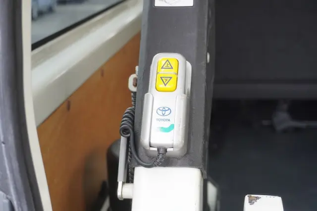 トヨタ ハイエースバン CBF-TRH200K(2WD)の写真22