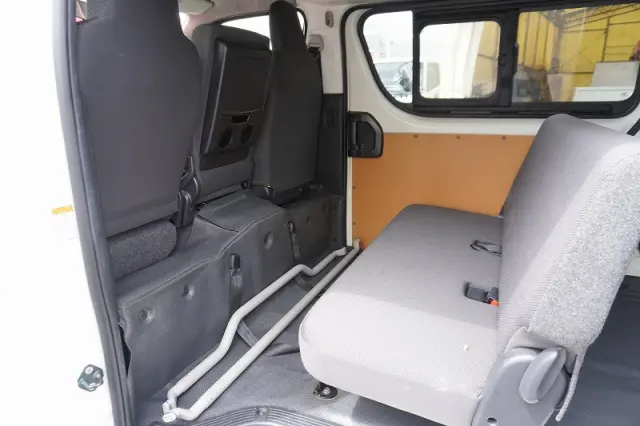 トヨタ ハイエースバン CBF-TRH200K(2WD)の写真27