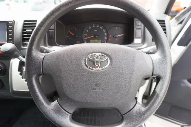 トヨタ ハイエースバン CBF-TRH200K(2WD)の写真31