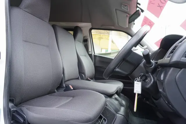 トヨタ ハイエースバン CBF-TRH200K(2WD)の写真38
