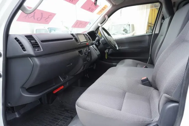 トヨタ ハイエースバン CBF-TRH200K(2WD)の写真40