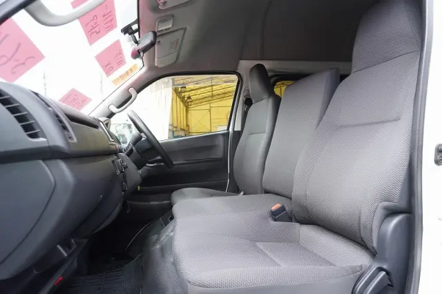 トヨタ ハイエースバン CBF-TRH200K(2WD)の写真41