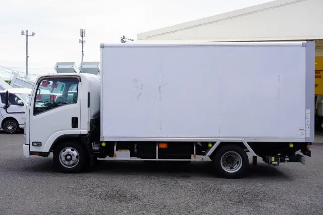 いすゞ エルフ 2SG-NPR88AN(2WD)の写真3