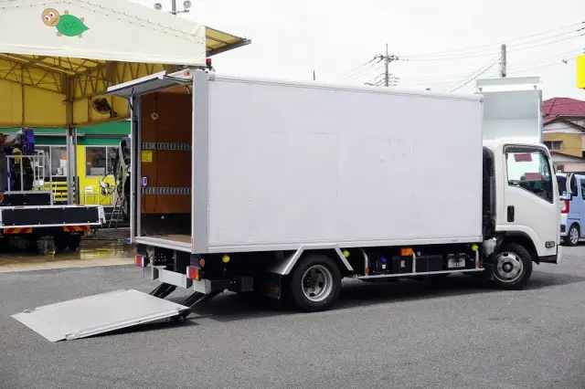 いすゞ エルフ 2SG-NPR88AN(2WD)の写真9