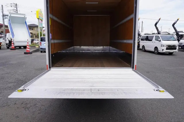 いすゞ エルフ 2SG-NPR88AN(2WD)の写真26