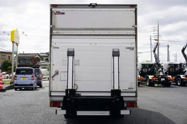 いすゞ エルフ BKG-NPR85AN(2WD)の写真4