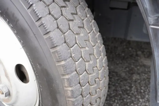 いすゞ エルフ BKG-NPR85AN(2WD)の写真10