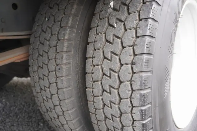 いすゞ エルフ BKG-NPR85AN(2WD)の写真11