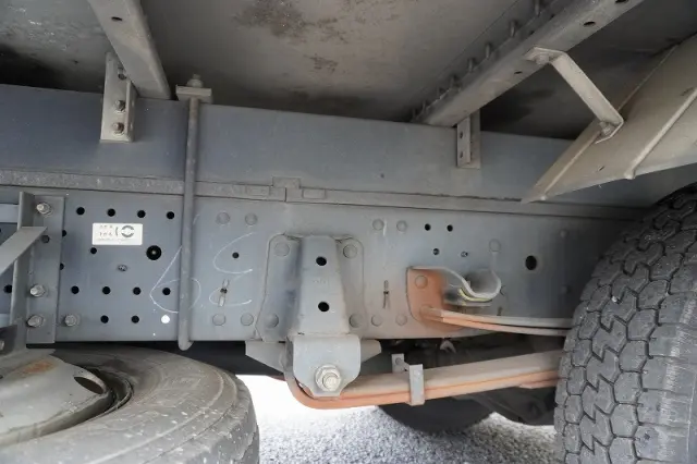 いすゞ エルフ BKG-NPR85AN(2WD)の写真12