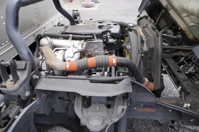 いすゞ エルフ BKG-NPR85AN(2WD)の写真15