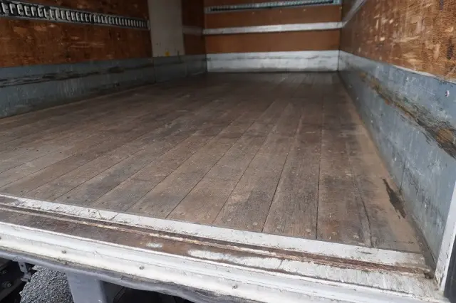 いすゞ エルフ BKG-NPR85AN(2WD)の写真22