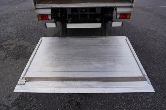 いすゞ エルフ BKG-NPR85AN(2WD)の写真25