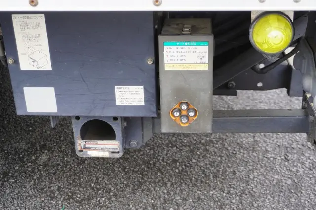 いすゞ エルフ BKG-NPR85AN(2WD)の写真29