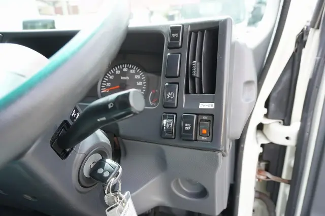 いすゞ エルフ BKG-NPR85AN(2WD)の写真38