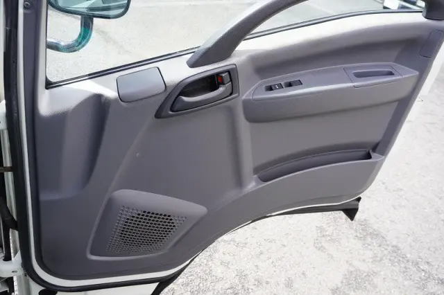 いすゞ エルフ BKG-NPR85AN(2WD)の写真39