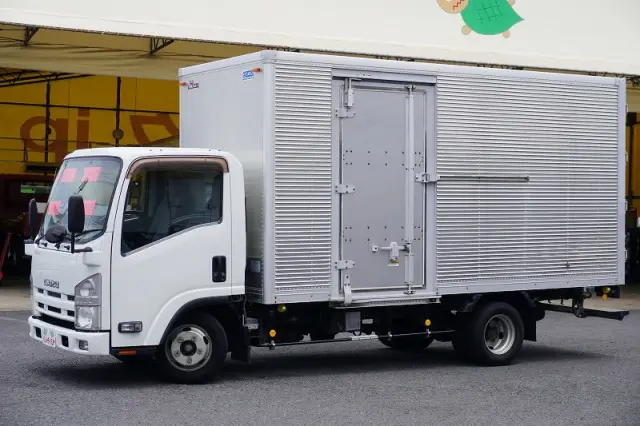 いすゞ エルフ TKG-NLR85AN(2WD)の写真1
