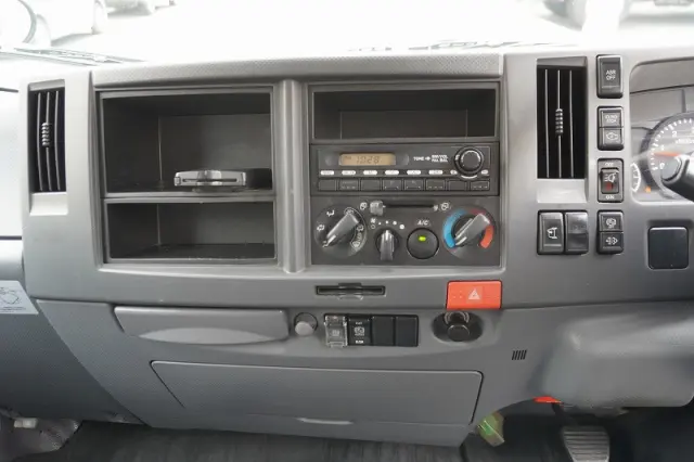 いすゞ エルフ TKG-NLR85AN(2WD)の写真31