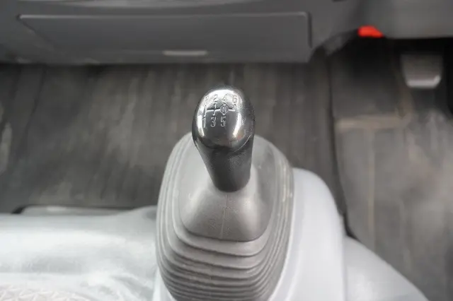 いすゞ エルフ 2RG-NPR88AN(2WD)の写真31