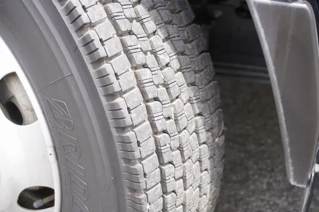 いすゞ エルフ 2RG-NPR88YN(2WD)の写真10