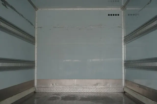 いすゞ エルフ 2RG-NPR88YN(2WD)の写真24