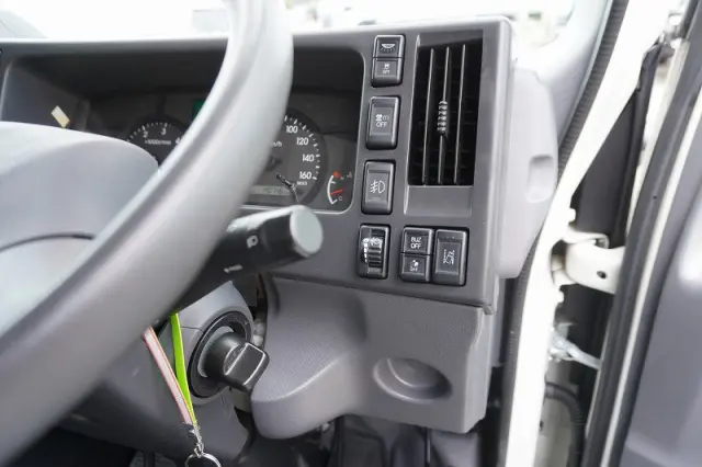 いすゞ エルフ 2RG-NPR88YN(2WD)の写真43