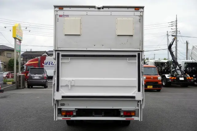 三菱 キャンター TPG-FDA50(4WD)の写真4