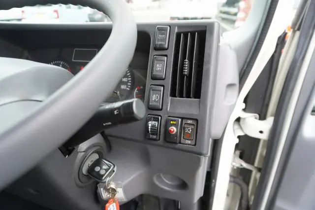 いすゞ エルフ TRG-NLR85AN(2WD)の写真34