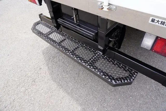 いすゞ エルフ 2RG-NPR88AN(2WD)の写真26