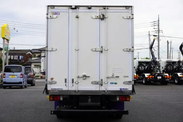いすゞ エルフ 2RG-NPR88AN(2WD)の写真4