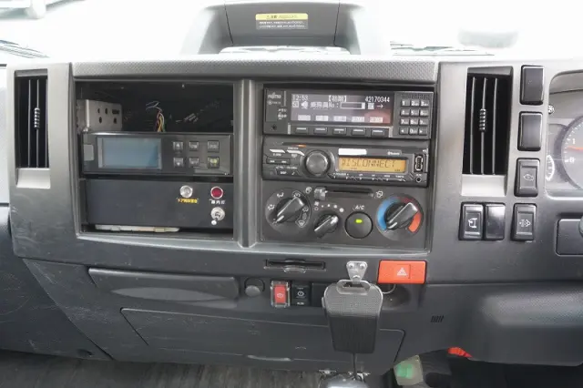 いすゞ エルフ 2RG-NPR88AN(2WD)の写真30