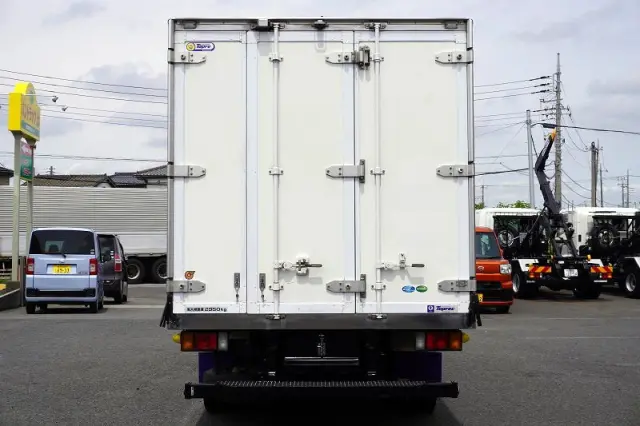 いすゞ エルフ 2RG-NPR88AN(2WD)の写真4
