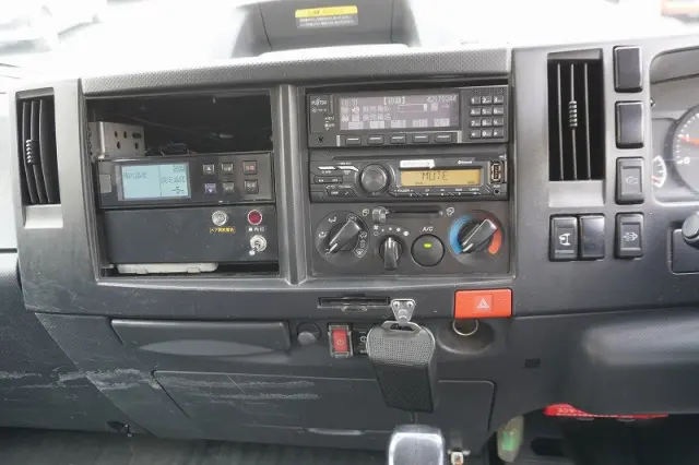 いすゞ エルフ 2RG-NPR88AN(2WD)の写真30
