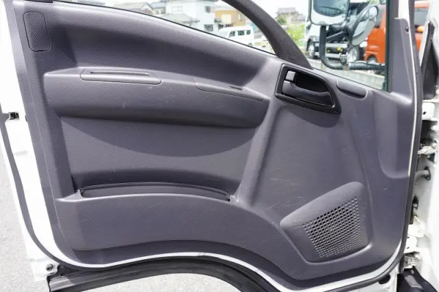 いすゞ エルフ 2RG-NPR88AN(2WD)の写真38