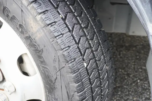 いすゞ エルフ 2RG-NPR88AN(2WD)の写真9